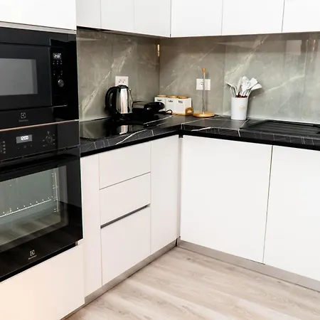 Signature 8 * Tirana