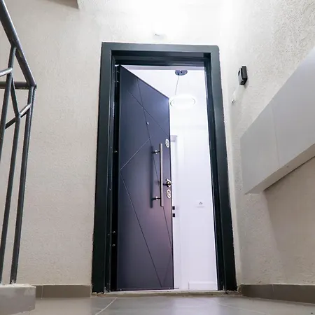 Signature 8 Apartment *
