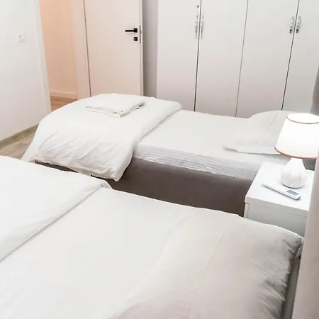 Signature 8 Tirana